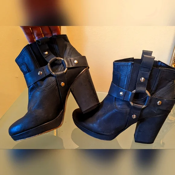 TOPSHOP BLACK LEATHER HARNESS BOOTS SZ 9 - Picture 2 of 7